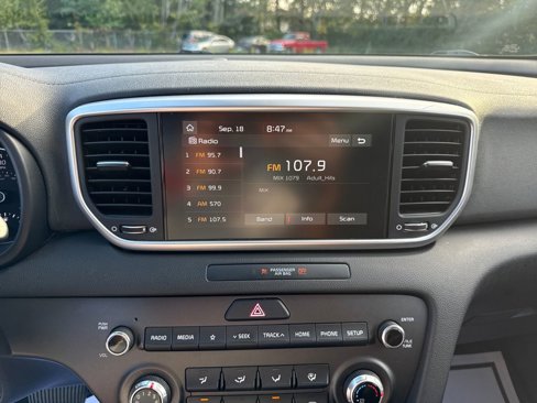 Used 2022 Kia Sportage LX image 16