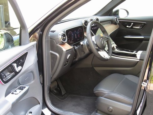 Certified 2025 Mercedes-Benz GLC 300 4MATIC image 8