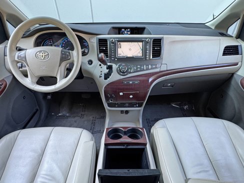 Used 2011 Toyota Sienna XLE image 11