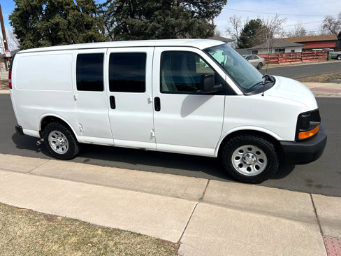 Used 2009 Chevrolet Express 1500 AWD image 4