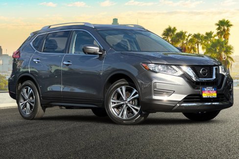 Used 2019 Nissan Rogue SV w/ Premium Package image 2