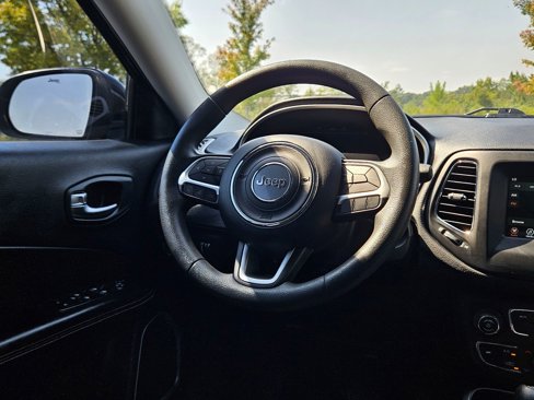 Used 2020 Jeep Compass Sport image 9