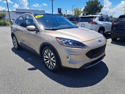 Used 2020 Ford Escape Titanium image 3