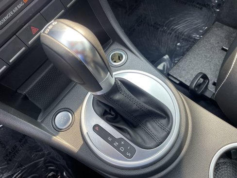 Used 2014 Volkswagen Beetle TDI image 14
