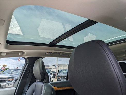 Certified 2022 Volvo XC90 T6 Momentum w/ Climate Package image 20