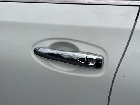Used 2016 Nissan Rogue SV image 14
