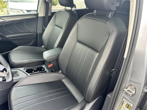 Used 2024 Volkswagen Tiguan SE image 16