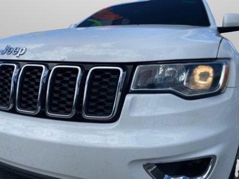 Used 2018 Jeep Grand Cherokee Laredo image 4