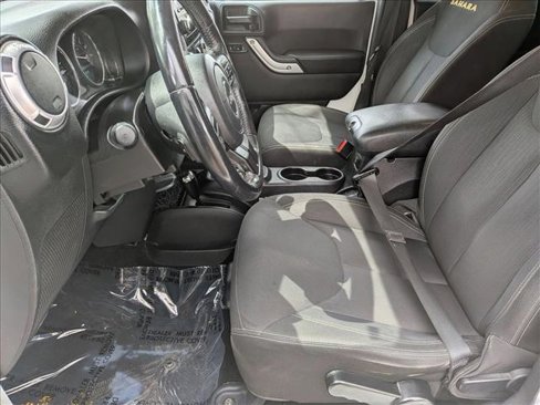 Used 2015 Jeep Wrangler Unlimited Sahara image 11