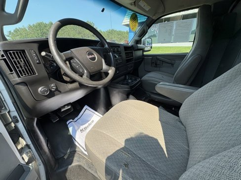Used 2016 GMC Savana 3500 image 21