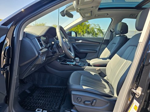 Certified 2025 Audi Q5 2.0T Premium image 11
