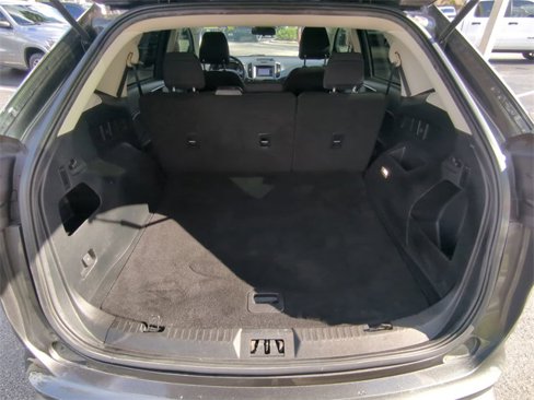 Used 2020 Ford Edge SE image 14