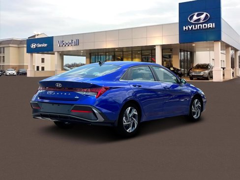 New 2025 Hyundai Elantra Limited image 7