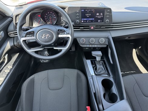 Used 2023 Hyundai Elantra SE image 13