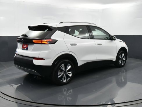 Used 2022 Chevrolet Bolt EUV LT w/ Convenience Package image 27