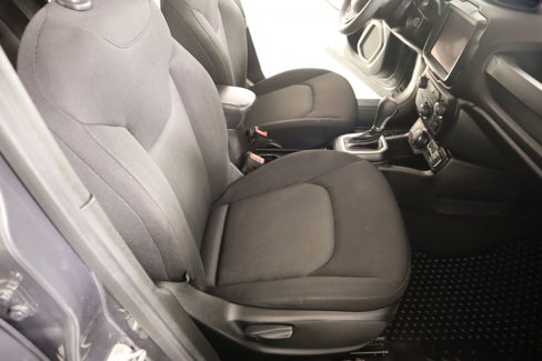 Used 2023 Jeep Renegade Latitude image 14