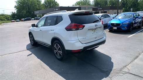 Used 2018 Nissan Rogue SL w/ Premium Package image 3