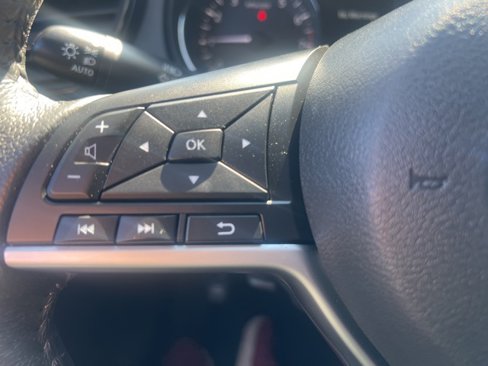 Used 2017 Nissan Rogue SV image 16