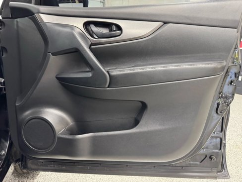 Used 2021 Nissan Rogue Sport S image 29