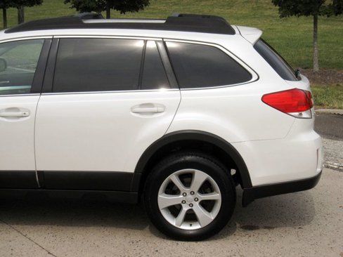 Used 2013 Subaru Outback 2.5i Premium w/ All-Weather Pkg image 8