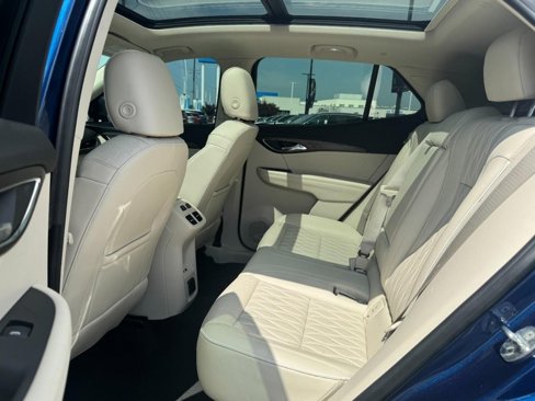 Used 2023 Buick Envision Avenir image 12