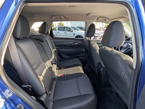 Used 2017 Nissan Rogue SV w/ SV Premium Package image 11