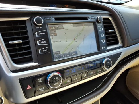 Used 2017 Toyota Highlander XLE image 17