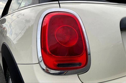 Used 2017 MINI Cooper 2-Door Hardtop image 21