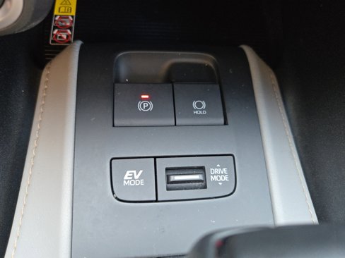 Used 2023 Toyota Venza LE image 30