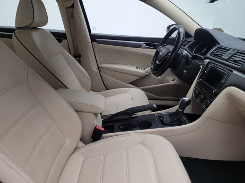 Used 2018 Volkswagen Passat 2.0T R-Line image 21