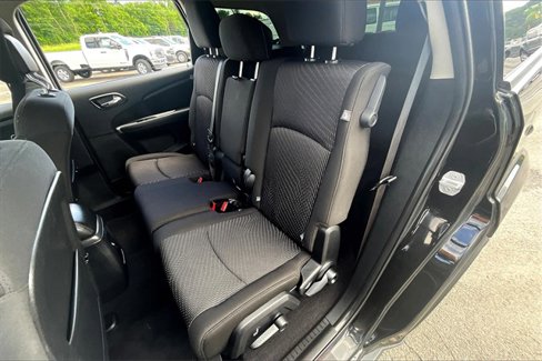 Used 2020 Dodge Journey SE w/ SE Popular Equipment Group image 28