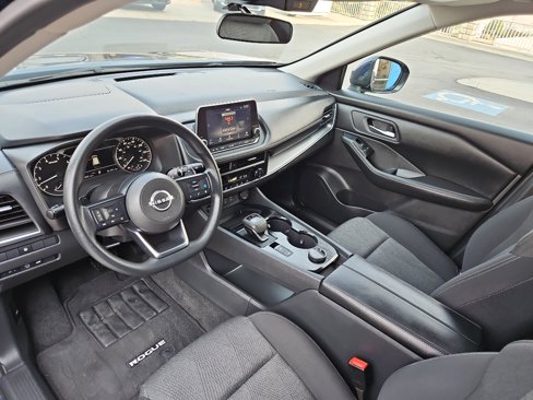 Used 2024 Nissan Rogue SV image 10