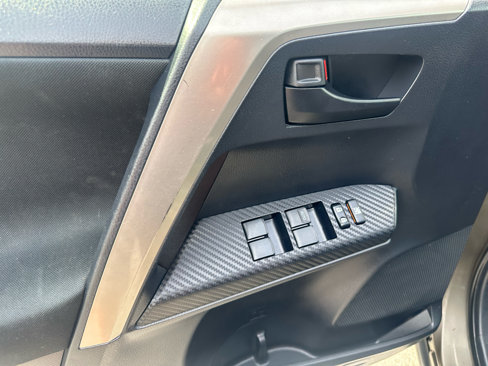 Used 2013 Toyota RAV4 XLE image 9