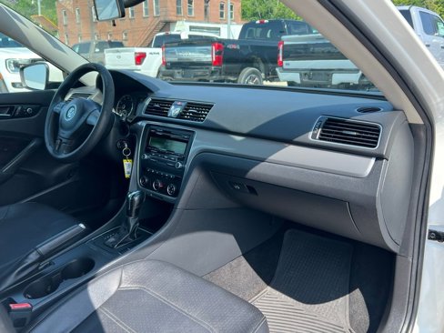 Used 2013 Volkswagen Passat Wolfsburg Edition image 21