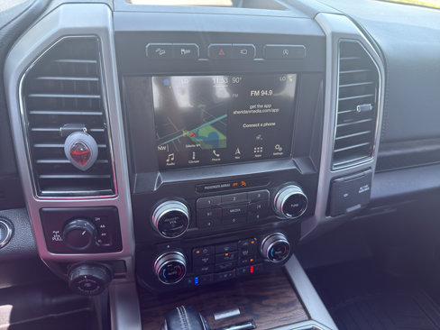 Used 2018 Ford F150 Lariat w/ Equipment Group 502A Luxury image 16