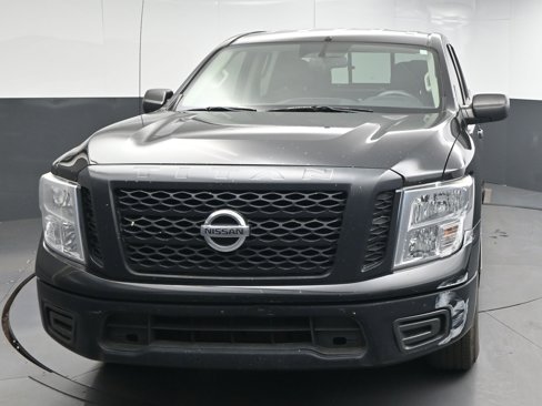 Used 2017 Nissan Titan S image 2