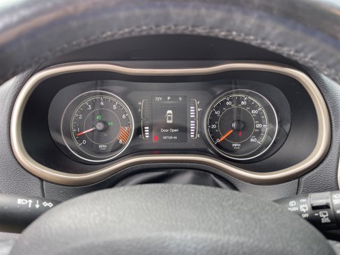Used 2015 Jeep Cherokee Latitude w/ Comfort/Convenience Group image 24