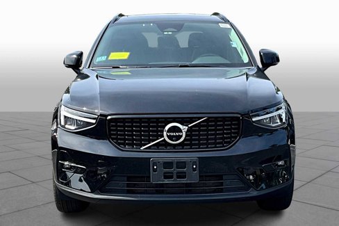 Used 2023 Volvo XC40 B5 Plus w/ Driver Assist Package image 3