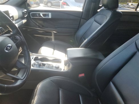 Used 2020 Ford Explorer XLT w/ Equipment Group 202A image 5