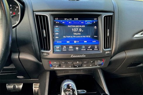 Used 2018 Maserati Levante image 9