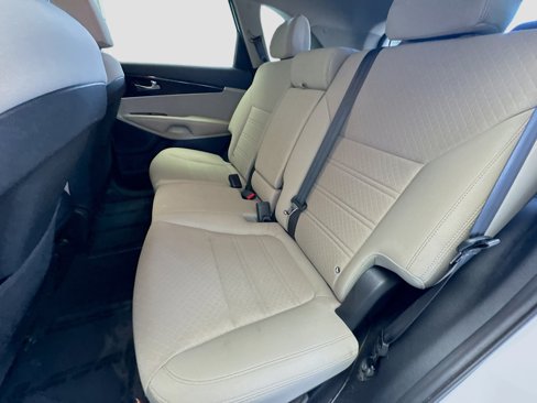Used 2020 Kia Sorento LX image 13