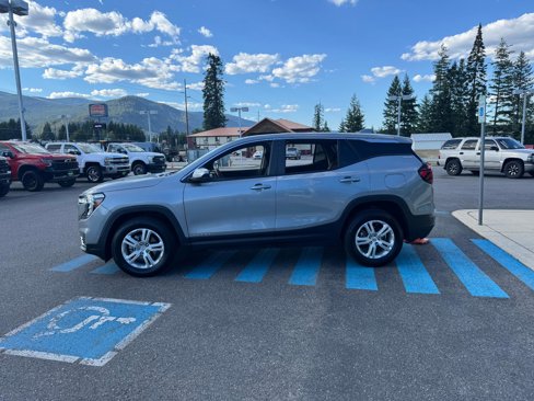 Used 2024 GMC Terrain SLE image 4