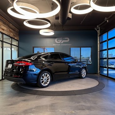 Used 2019 Ford Fusion SE image 3