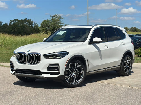 Certified 2022 BMW X5 sDrive40i w/ Luxury Seating Package image 2