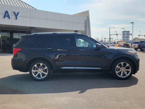 Used 2020 Ford Explorer Platinum w/ Premium Technology Package image 2