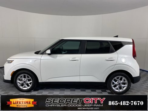 Used 2022 Kia Soul LX w/ Technology Package image 4