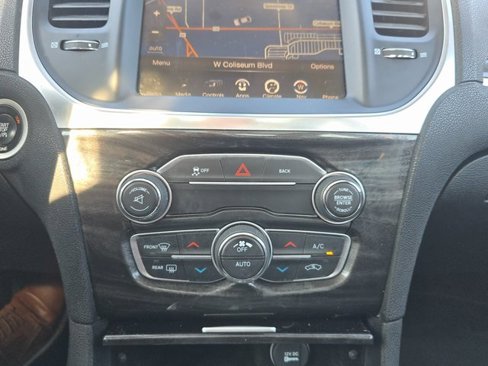Used 2016 Chrysler 300 Limited image 21