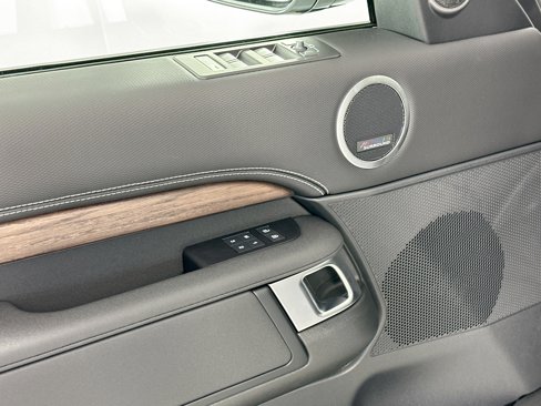 Certified 2025 Land Rover Discovery Dynamic SE image 15