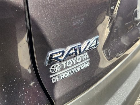 Used 2019 Toyota RAV4 LE image 8