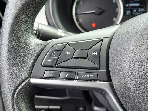 Used 2019 Nissan Kicks S image 17